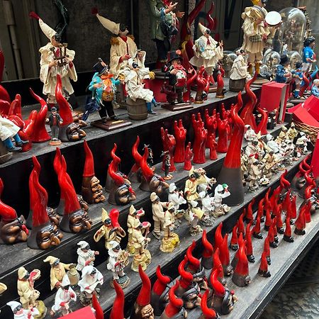 Boutique Home Tarsia- A 2 Minuti Da Piazza Dante E Metro Montesanto Napoli Esterno foto
