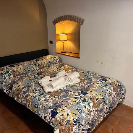 Boutique Home Tarsia- A 2 Minuti Da Piazza Dante E Metro Montesanto Napoli Esterno foto